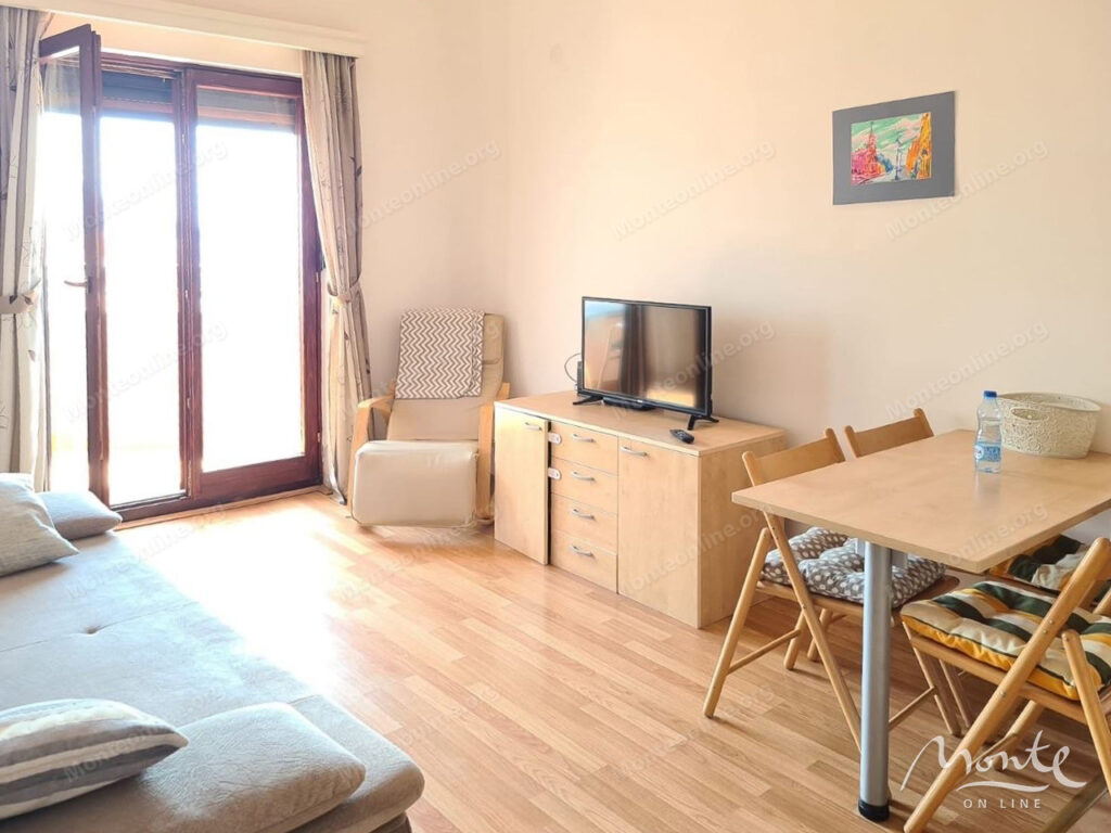 uyutnaya kvartira s 1 spalnej v bechichi s panoramnym vidom na more 02
