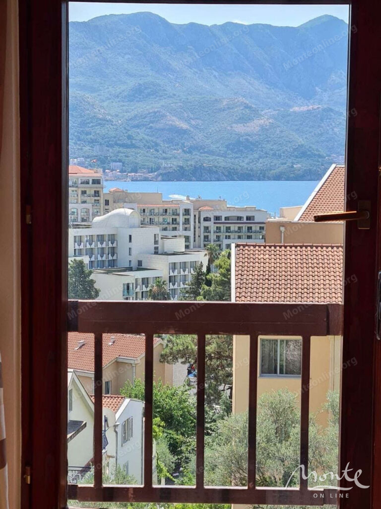 uyutnaya kvartira s 1 spalnej v bechichi s panoramnym vidom na more 07