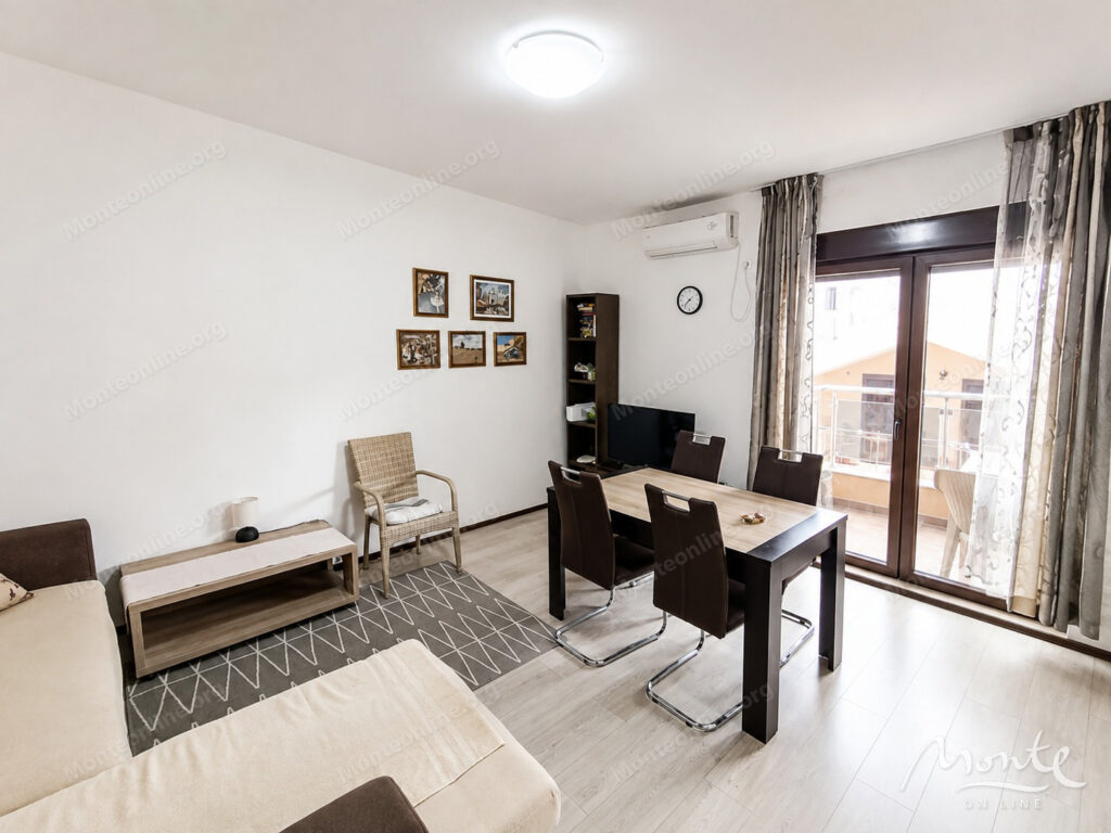 Cozy one-bedroom apartment in a new building in the very center of Budva 01