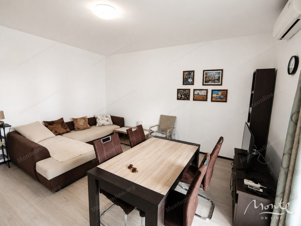 Cozy one-bedroom apartment in a new building in the very center of Budva 02