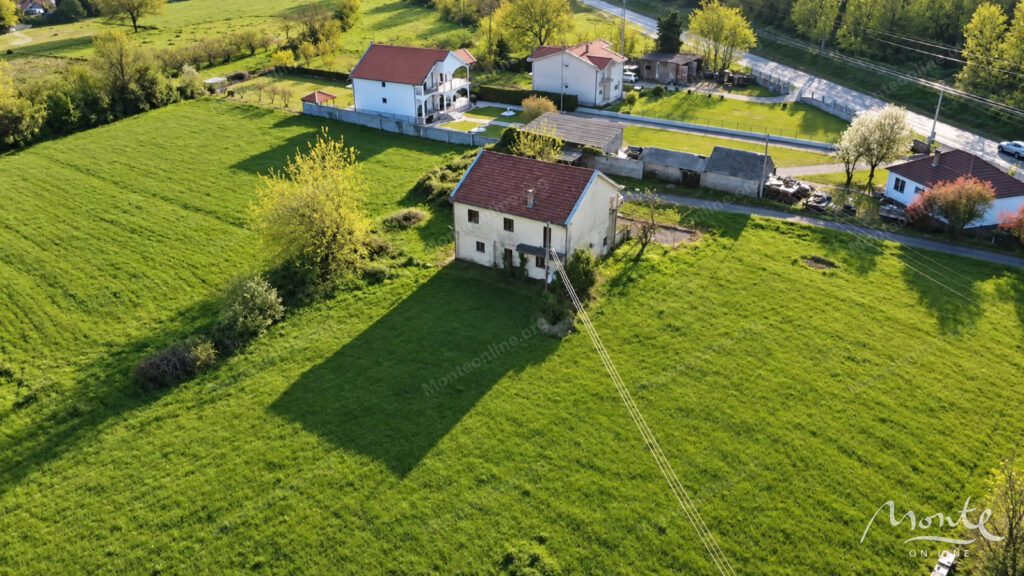 Veliko privatno imanje sa kućom i placem u blizini Podgorice 04