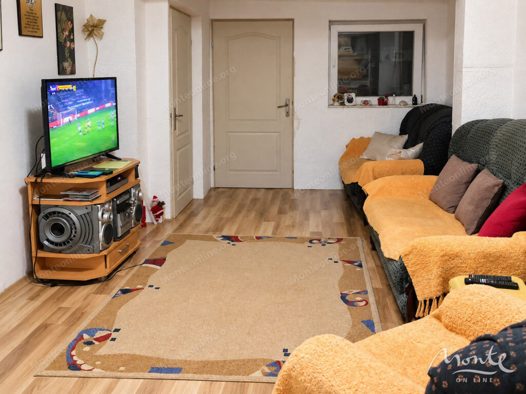 A house with three separate rooms in the very center of Kolashina, next to the Bianca Resort Spa 02