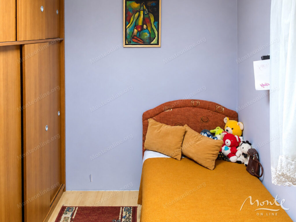 A house with three separate rooms in the very center of Kolashina, next to the Bianca Resort Spa 06