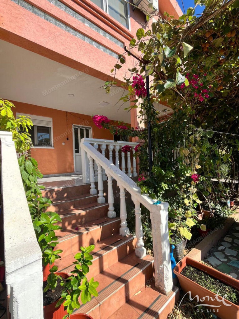 Two-story house with an orchard in Sutomore 30