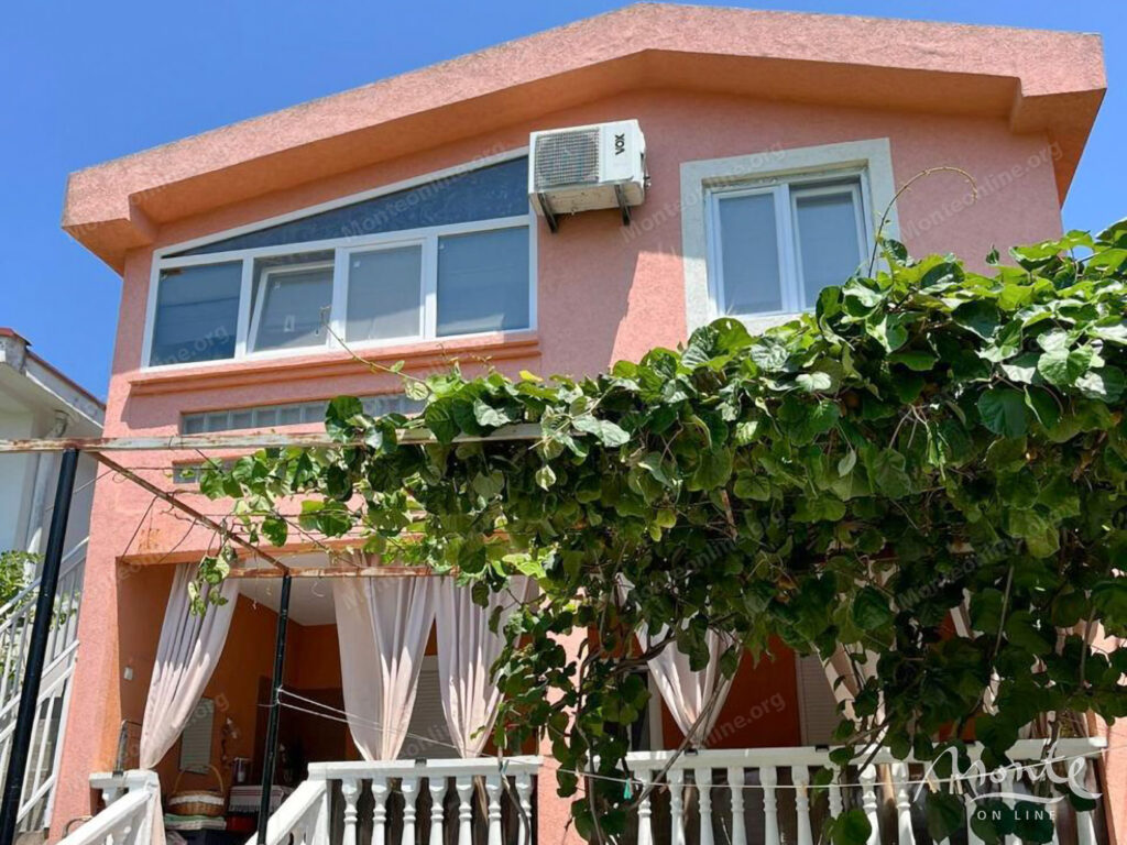 Two-story house with an orchard in Sutomore 31