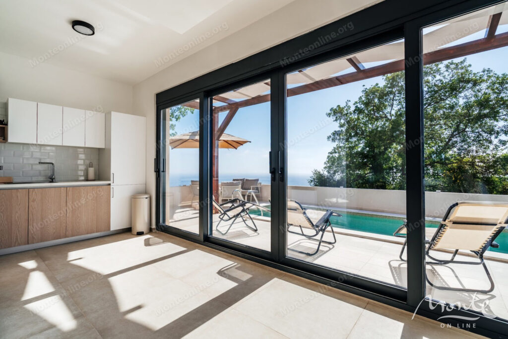 elegantnaya villa s bassejnom i panoramnym vidom na more v blizikuche budva 05