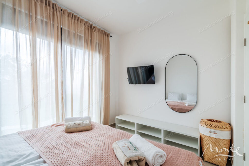 elegantnaya villa s bassejnom i panoramnym vidom na more v blizikuche budva 16