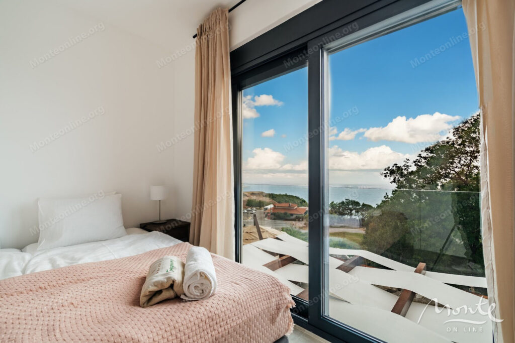 elegantnaya villa s bassejnom i panoramnym vidom na more v blizikuche budva 17