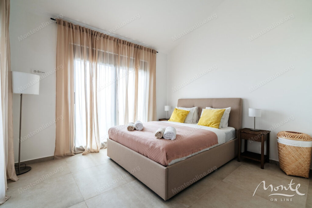 elegantnaya villa s bassejnom i panoramnym vidom na more v blizikuche budva 18