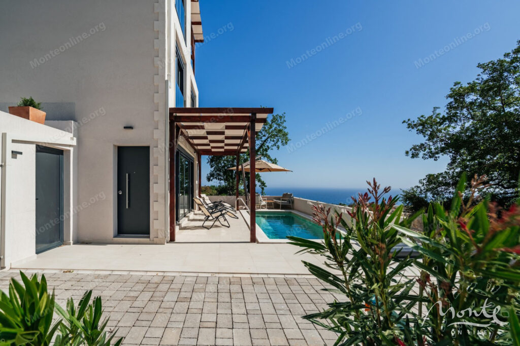 elegantnaya villa s bassejnom i panoramnym vidom na more v blizikuche budva 33