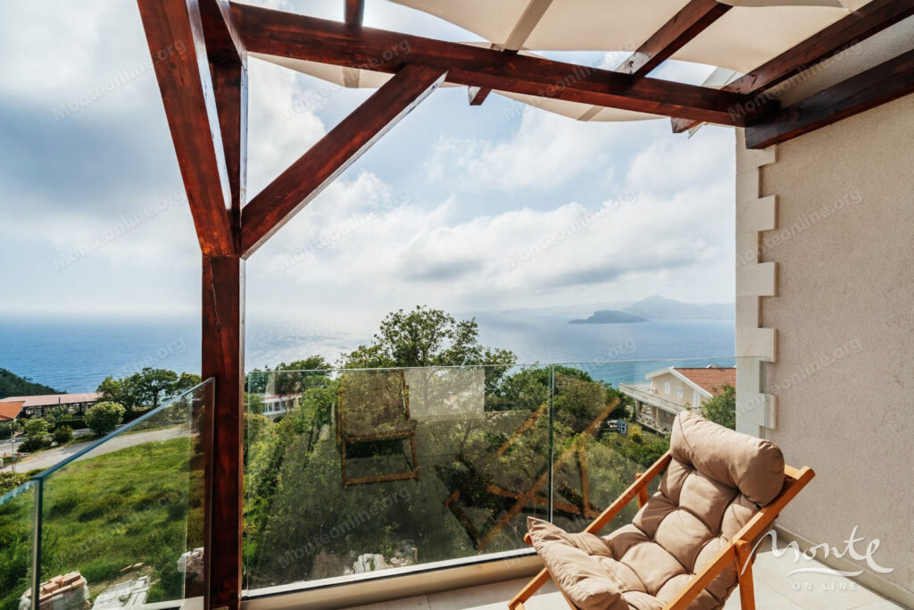 elegantnaya villa s bassejnom i panoramnym vidom na more v blizikuche budva 35