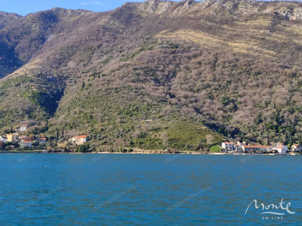 Investiciona parcela sa panoramskim pogledom na zaliv u Kamenarima 02