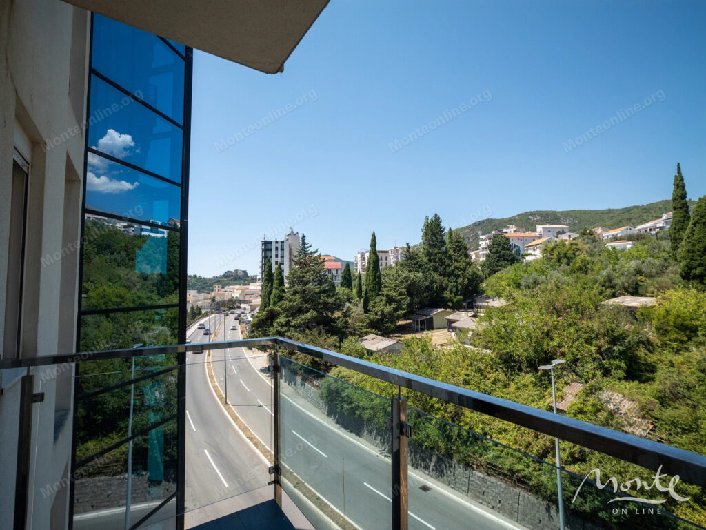 prostornaya kvartira s 2 spalnyami na pervoj linii v bechichi s panoramnym vidom 29