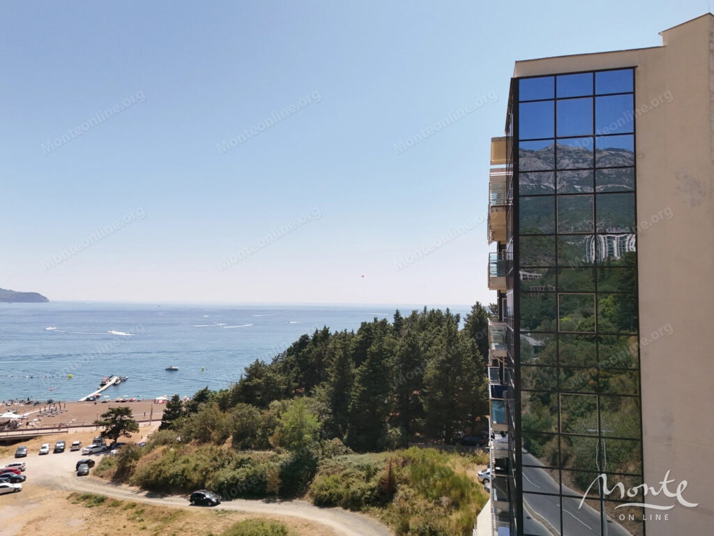 prostornaya kvartira s 2 spalnyami na pervoj linii v bechichi s panoramnym vidom 30