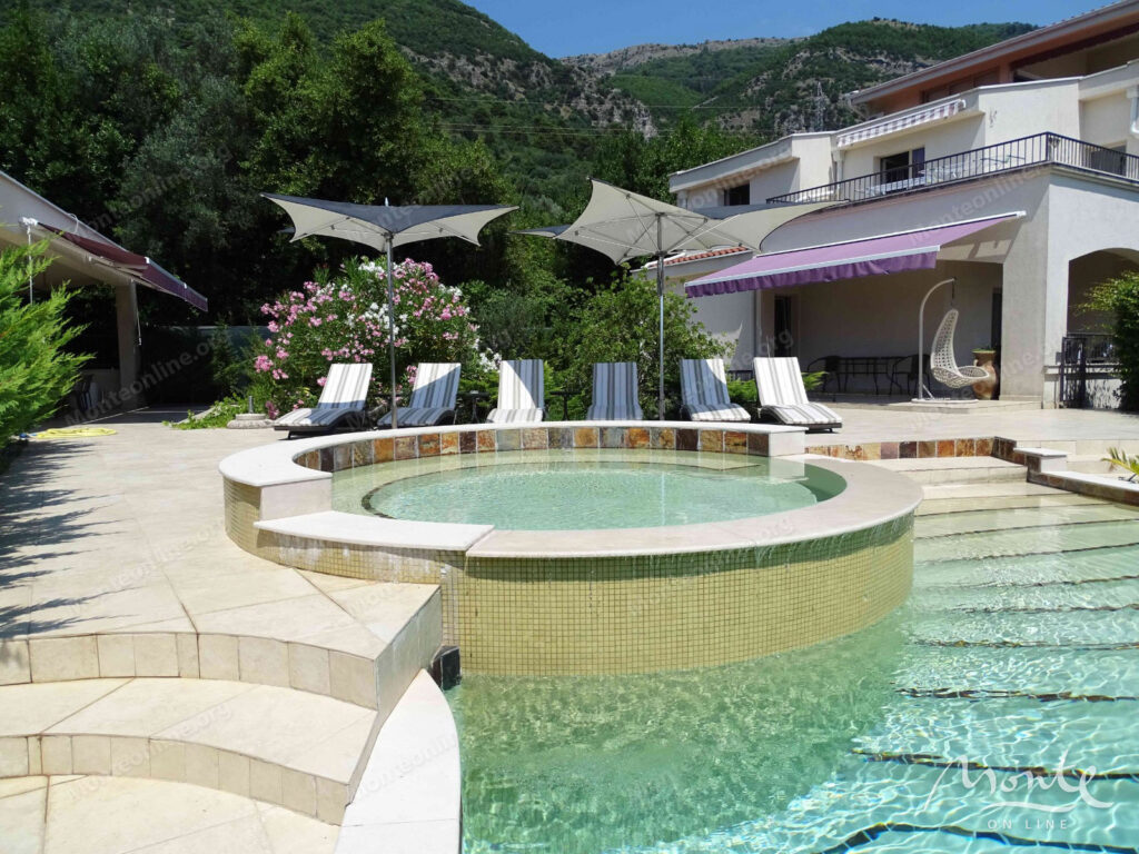 prostornaya villa s 3 zhilymi zonami bassejnom garazhom i vidom na more tivat 19