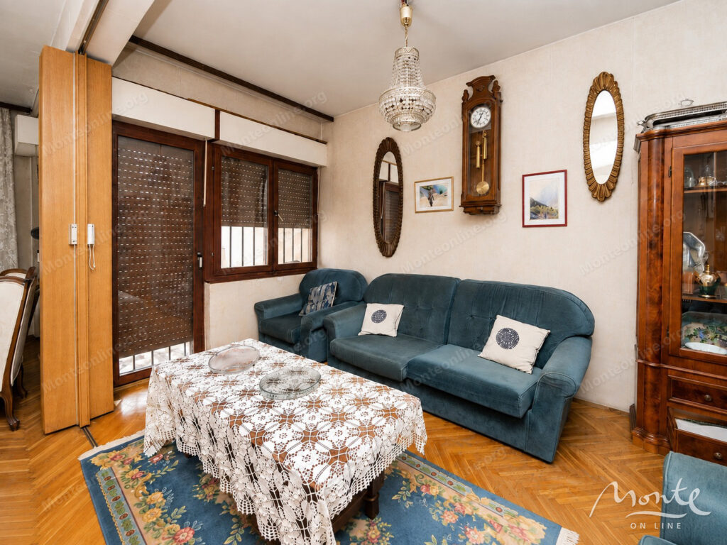 Spacious house with two separate living areas in Podgorica 09