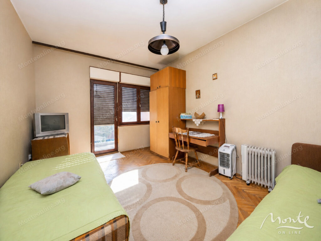 Spacious house with two separate living areas in Podgorica 12