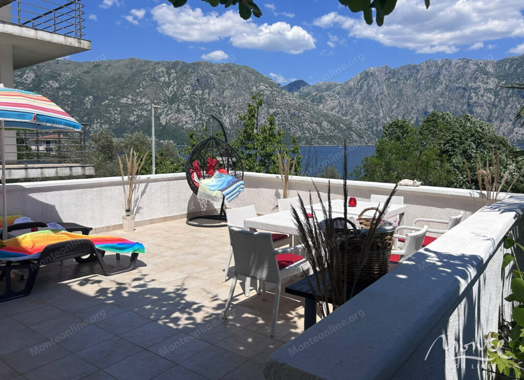 prostornyj meblirovannyj dom s vidom na more v prchani kotor 31