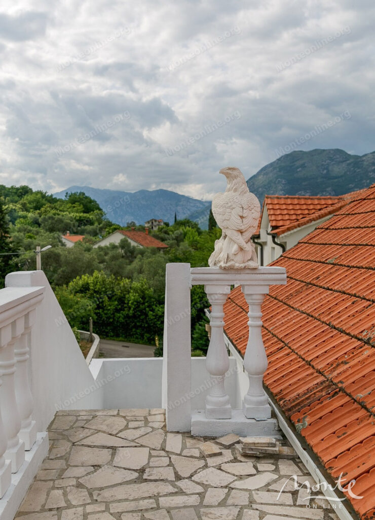 prostornyj meblirovannyj dom s vidom na more v prchani kotor 39