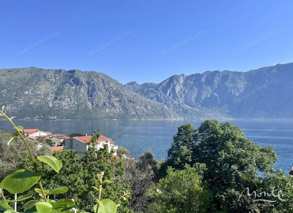prostornyj meblirovannyj dom s vidom na more v prchani kotor 42