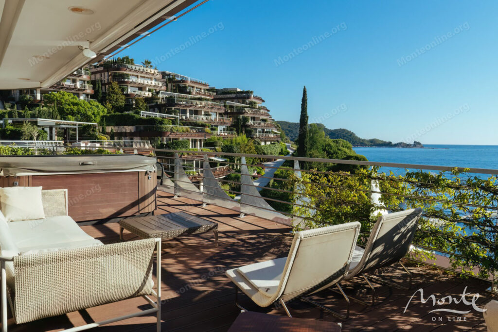 roskoshnyj dvuhurovnevyj penthaus s panoramnym vidom na more v dukley gardens budva 36