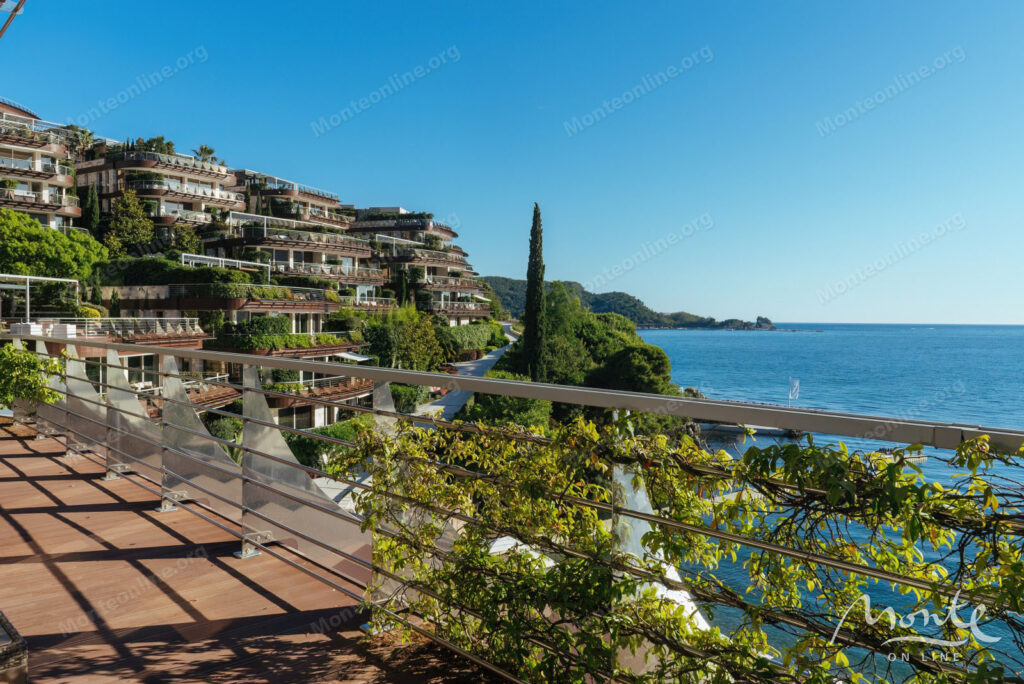 roskoshnyj dvuhurovnevyj penthaus s panoramnym vidom na more v dukley gardens budva 37