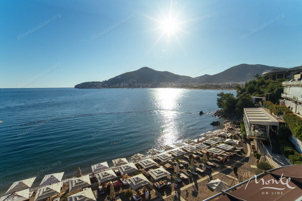 roskoshnyj dvuhurovnevyj penthaus s panoramnym vidom na more v dukley gardens budva 40