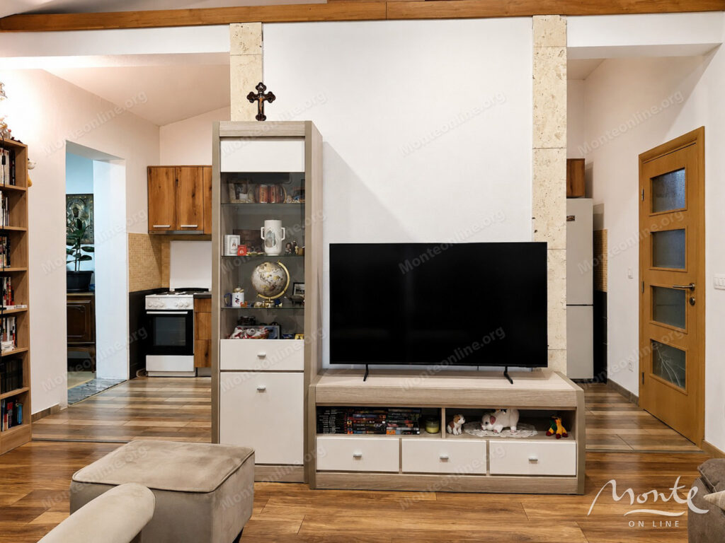 Family house with a spacious plot near Podgorica 03