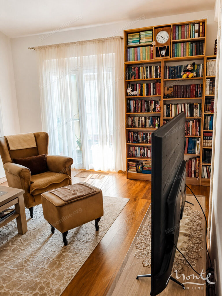 Family house with a spacious plot near Podgorica 06