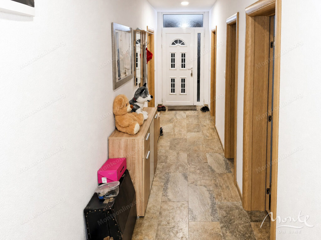 Family house with a spacious plot near Podgorica 16