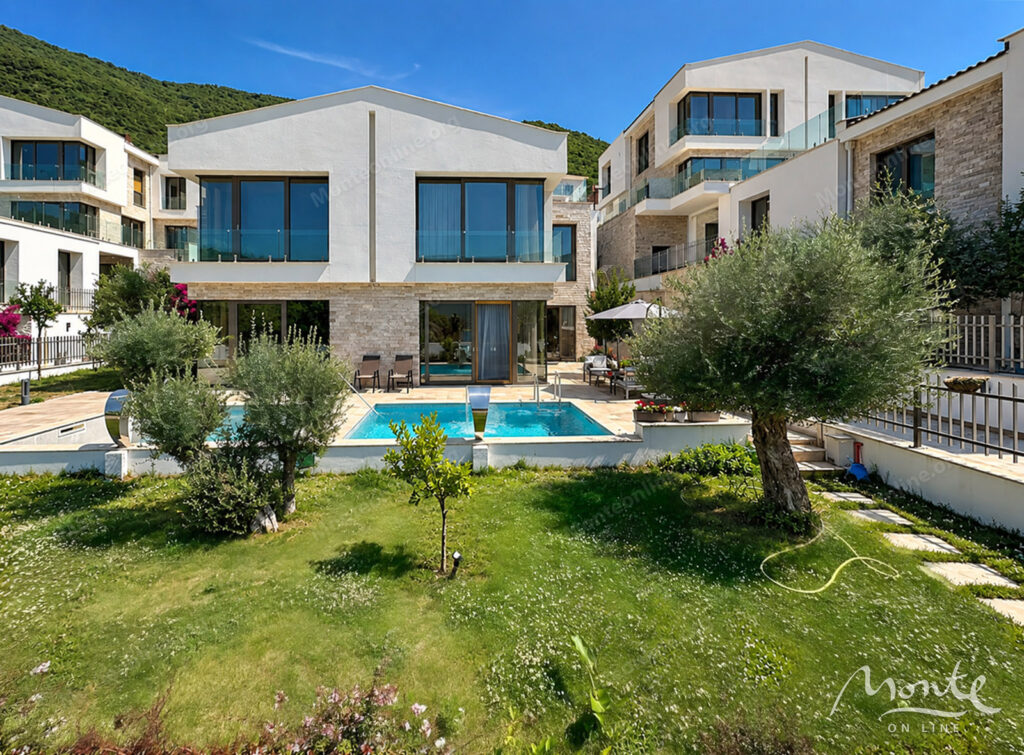 sovremennaya villa s bassejnom i panoramnym vidom na more v kumbore herczeg novi 01