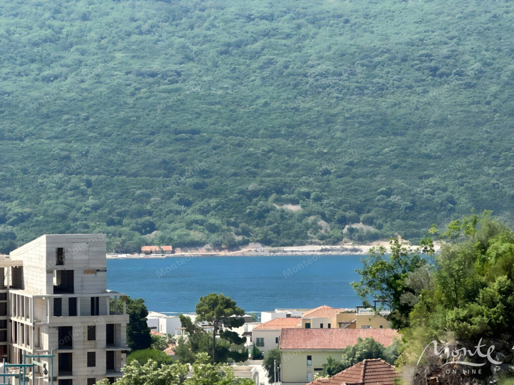 sovremennaya villa s bassejnom i panoramnym vidom na more v kumbore herczeg novi 17