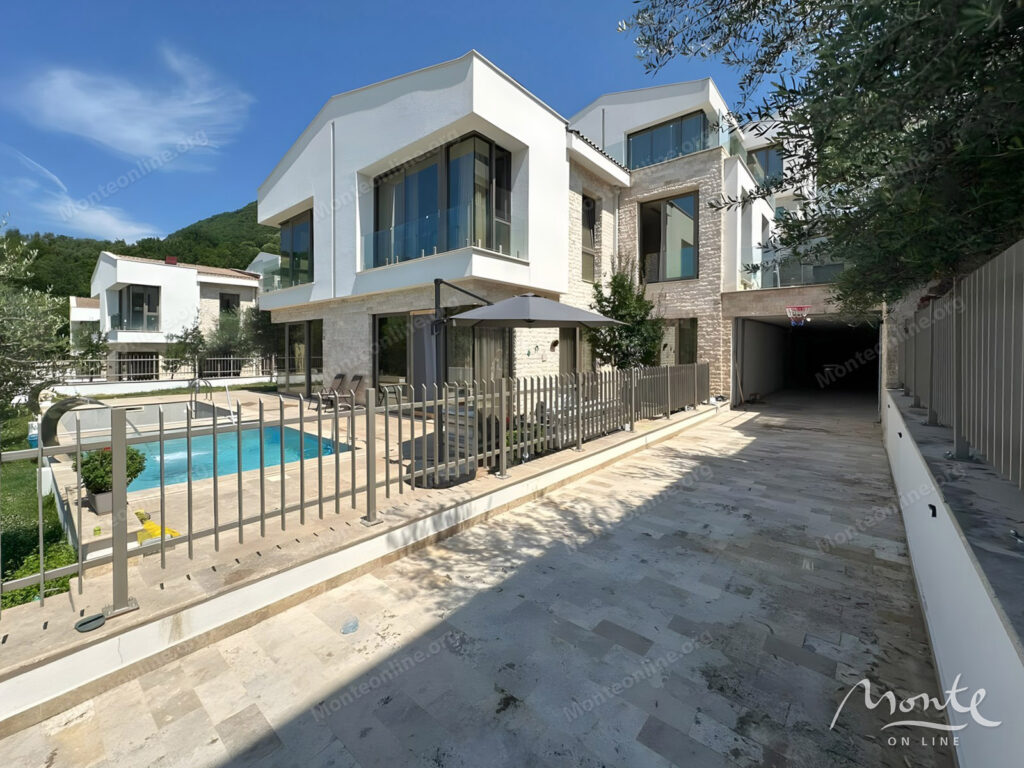 sovremennaya villa s bassejnom i panoramnym vidom na more v kumbore herczeg novi 19