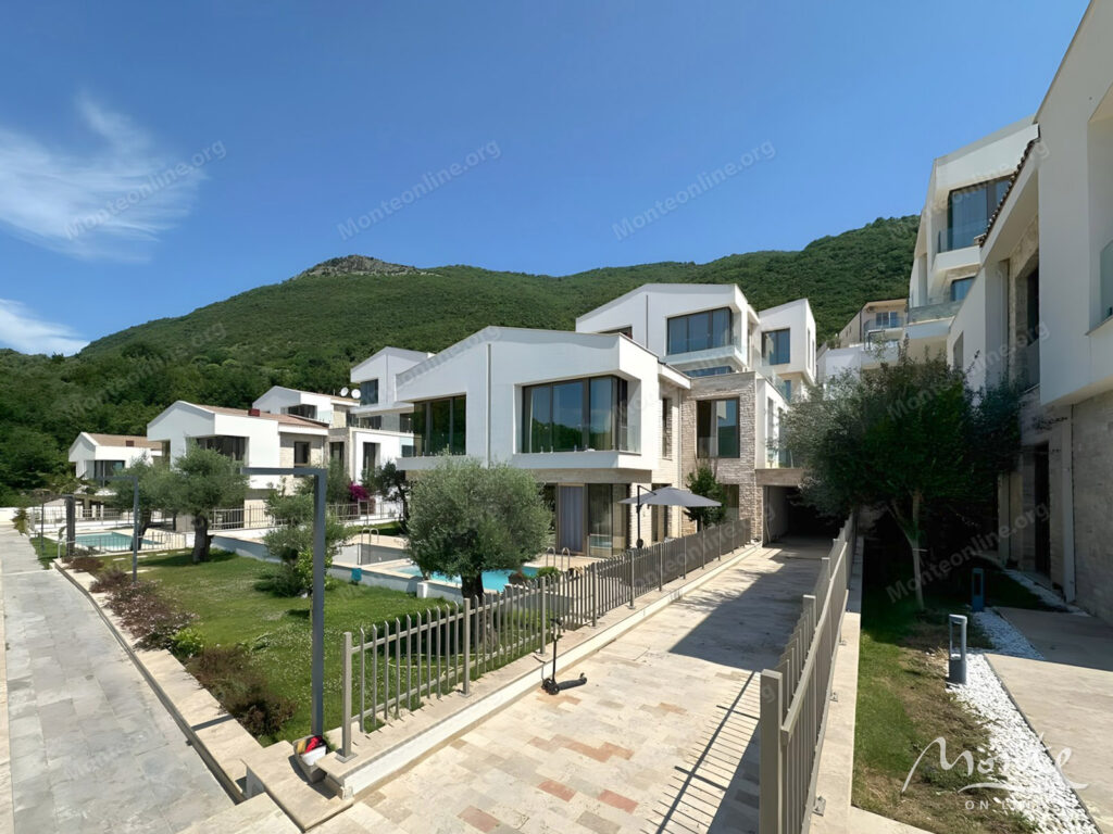 sovremennaya villa s bassejnom i panoramnym vidom na more v kumbore herczeg novi 22