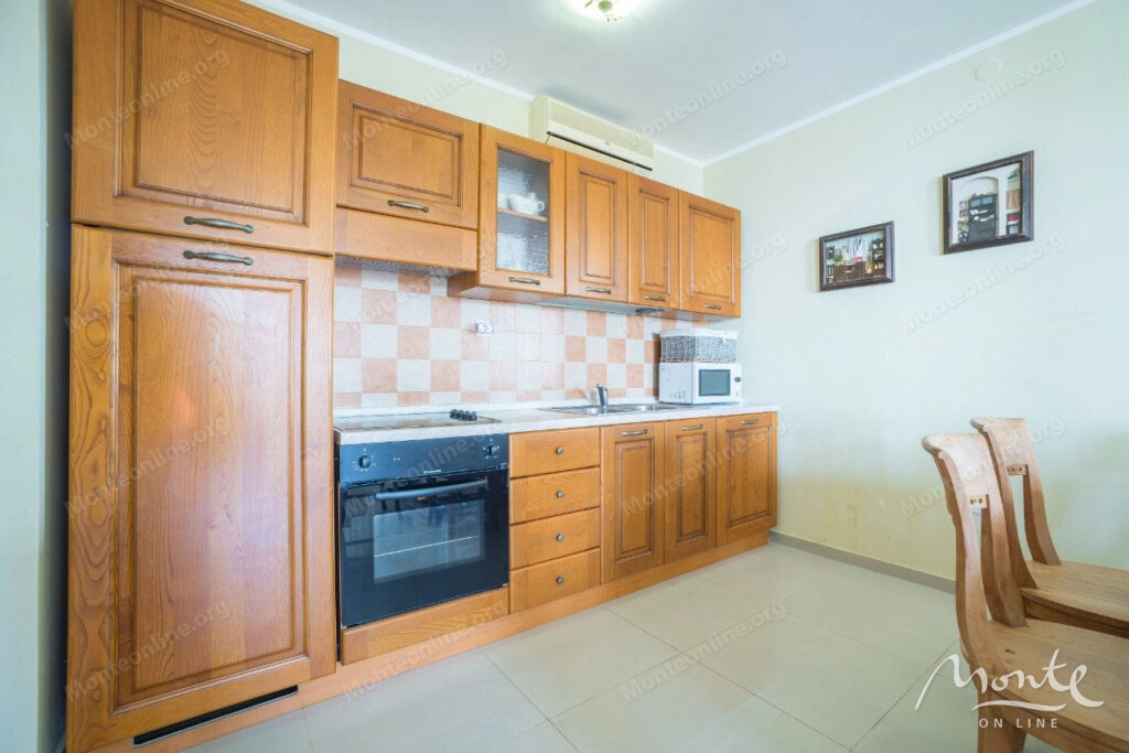 uyutnaya villa s bassejnom i vidom na more v krimovicze 12