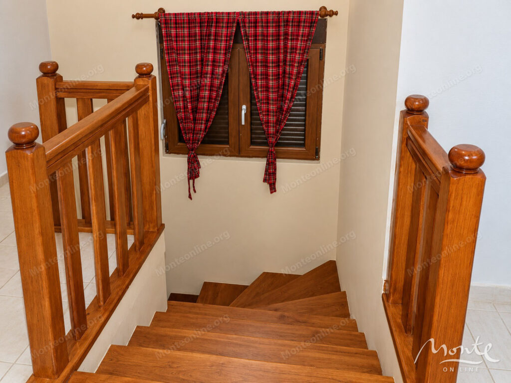 A cozy country house surrounded by pine forest in Zhablyak, 16