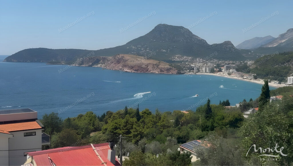 Vidovoj dom na bolshom urbanizirovannom pota mezhdu barom i sutomore 02