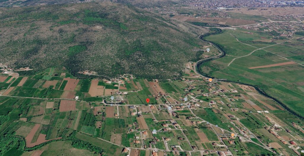 zemelnyj massiv s kommunikacziyami v spokojnom rajone beri podgoricza 01