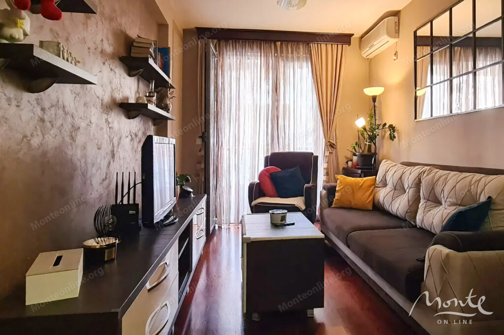 Elegantno namješten stan sa 1 spavaćom sobom u naselju Rozino u Budvi 03