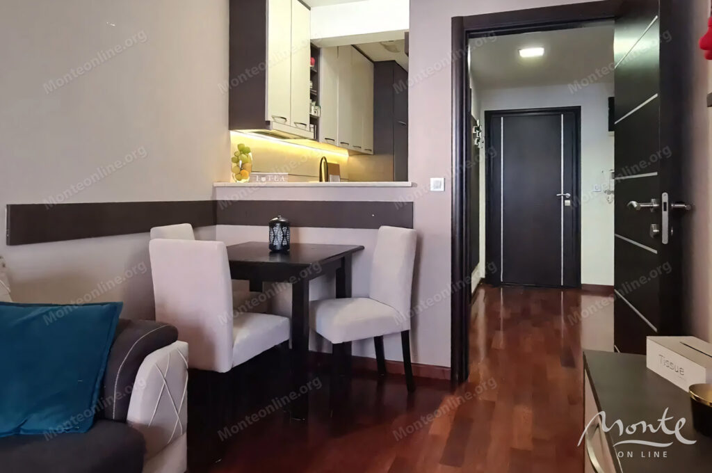 Elegantno namješten stan sa 1 spavaćom sobom u naselju Rozino u Budvi 05