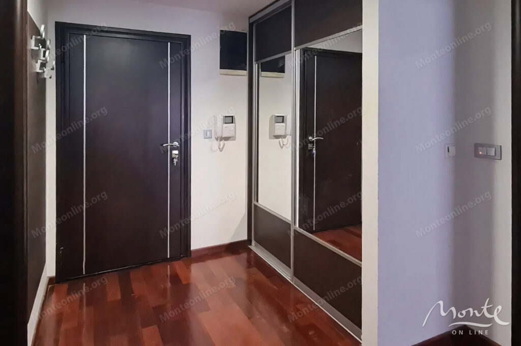 Elegantno namješten stan sa 1 spavaćom sobom u naselju Rozino u Budvi 07