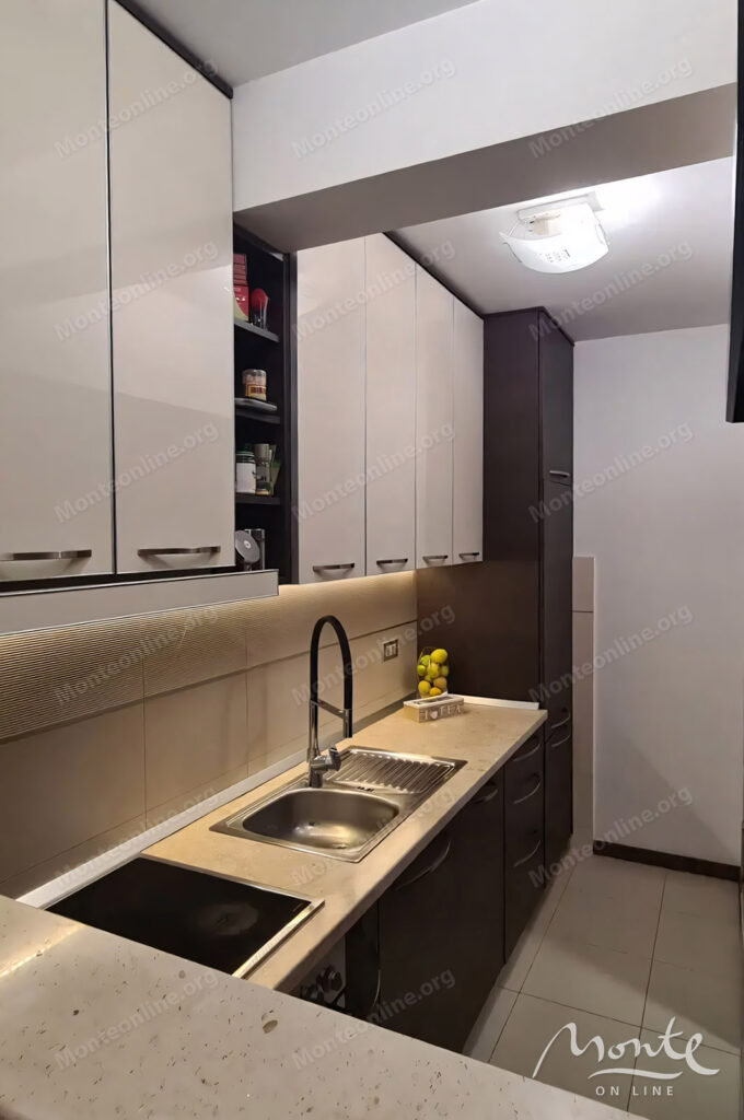 Elegantno namješten stan sa 1 spavaćom sobom u naselju Rozino u Budvi 09