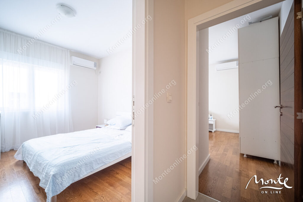kvartira s 2 spalnyami i vidom na more v komplekse s bassejnom v biele herczeg novi 10