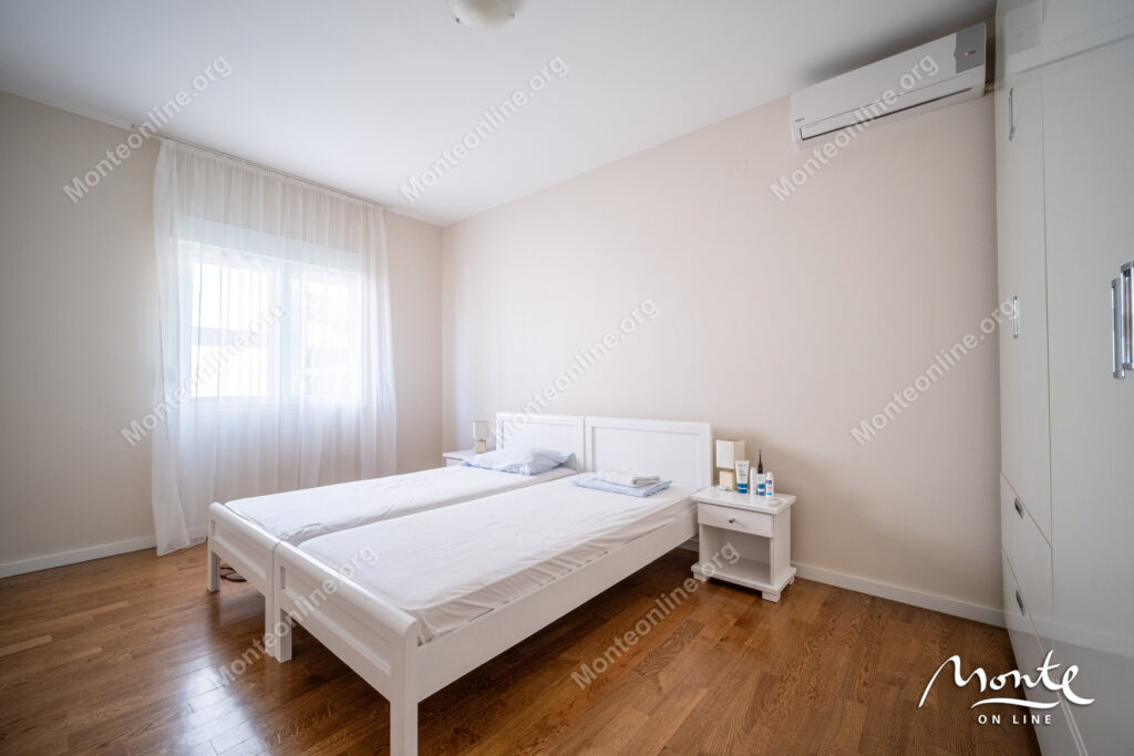 kvartira s 2 spalnyami i vidom na more v komplekse s bassejnom v biele herczeg novi 13