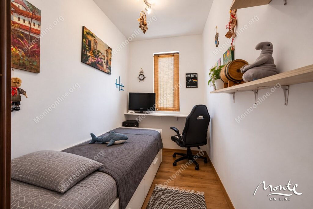 kvartira s 2 spalnyami sobstvennym sadom i vidom na more v seocze budva 12