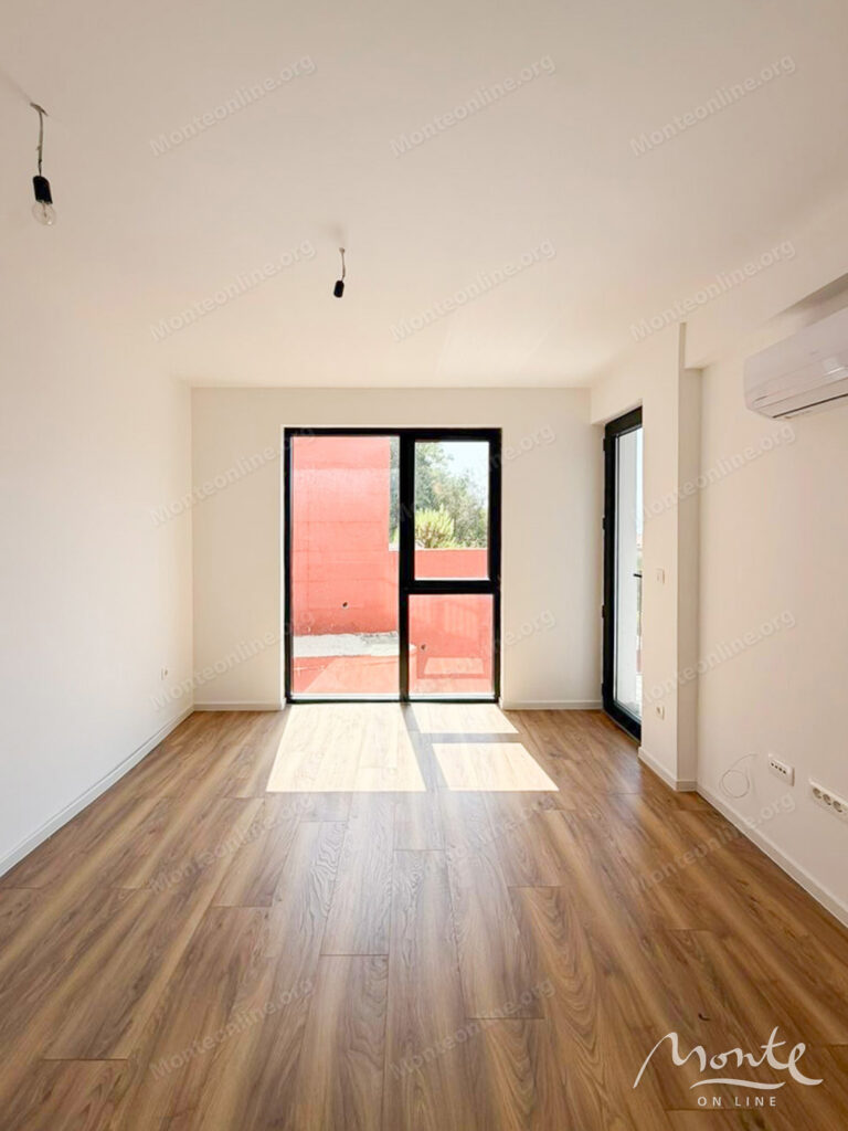 Two-bedroom apartment in a modern residential complex with a swimming pool in Budva 02