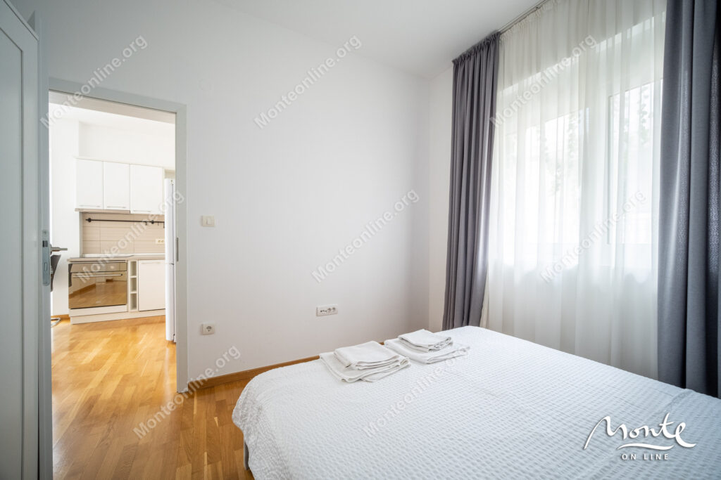 kvartira s 2 spalnyami v zakrytom komplekse s bassejnom v bechichi 16