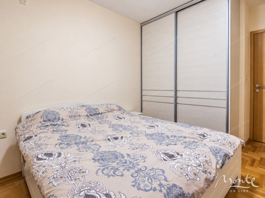 furnished apartment with 1 bedroom v rajone stari aerodrom podgoricza 05