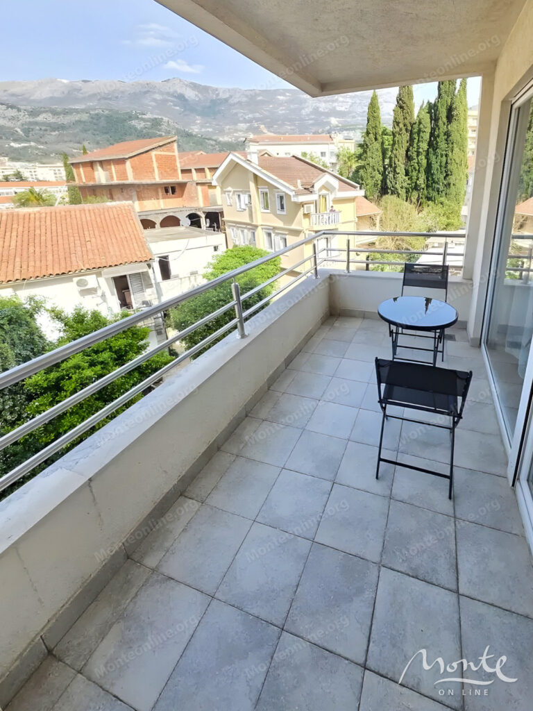 Furnished two-bedroom apartment in the center of Budva 12