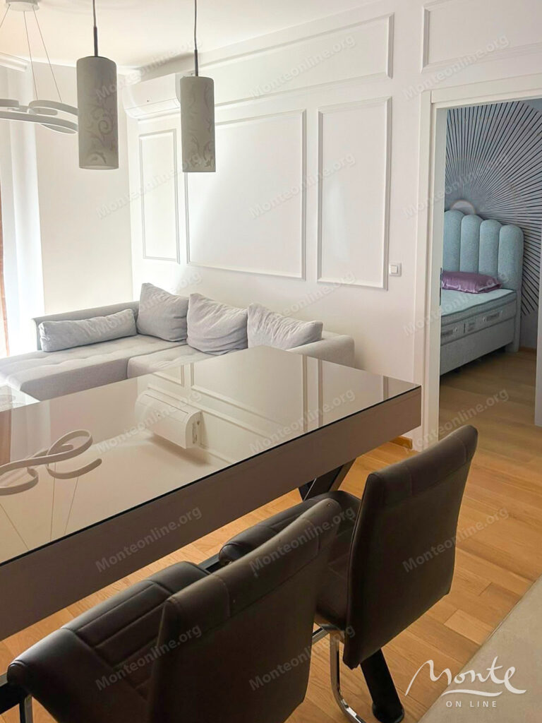 New apartment with 1 bedroom, terrace and garage space in Becici 03